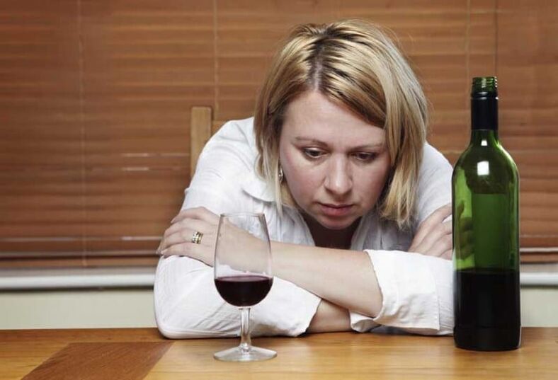 woman drinking wine how to quit smoking