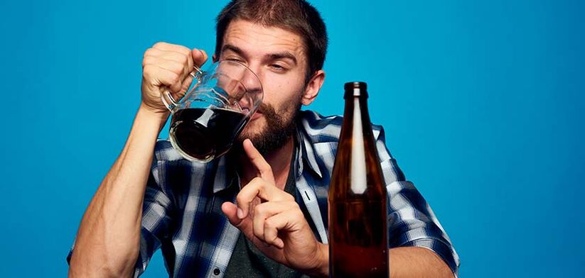 a man drinks alcohol how to quit smoking photo 2